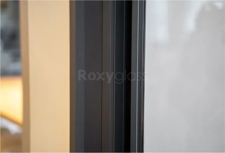 ROXYGLASS-08274